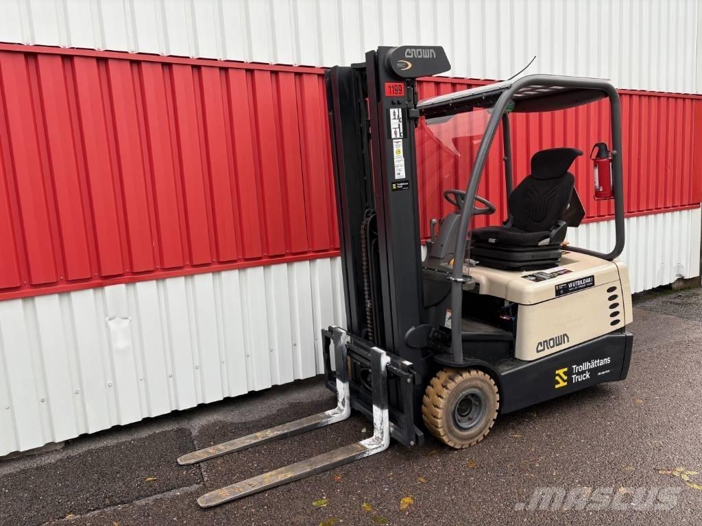 Crown SC3220 Electric forklift trucks