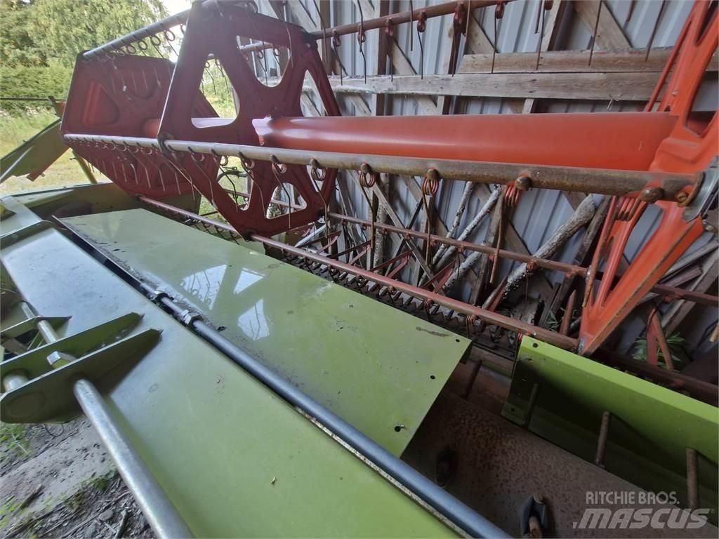 CLAAS C600 Combine harvester heads