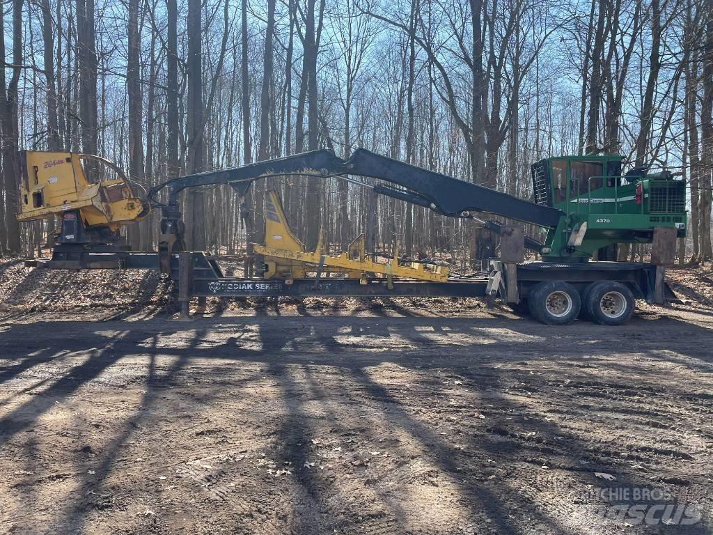 John Deere 437 D Knuckle boom loaders