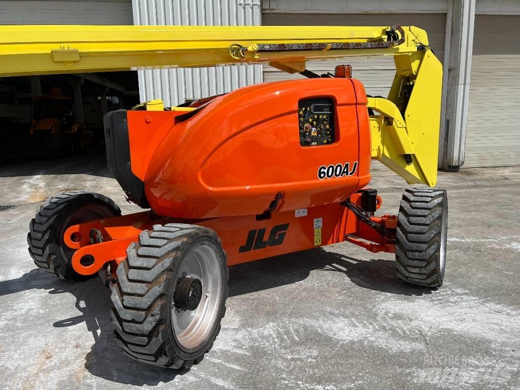 JLG 600 AJ Articulated boom lifts