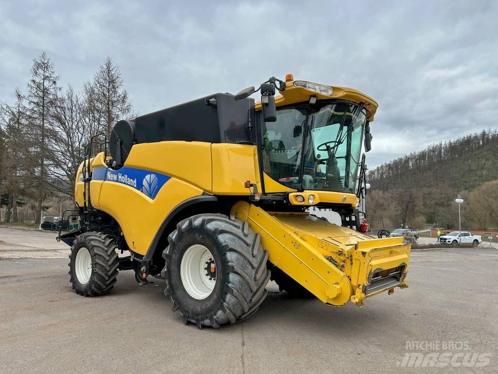 New Holland CX 8080 Combine harvesters