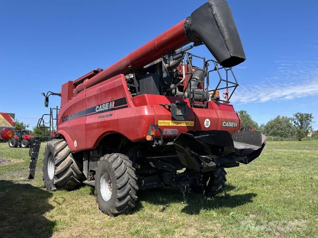 Case IH AF 8230 Combine harvesters
