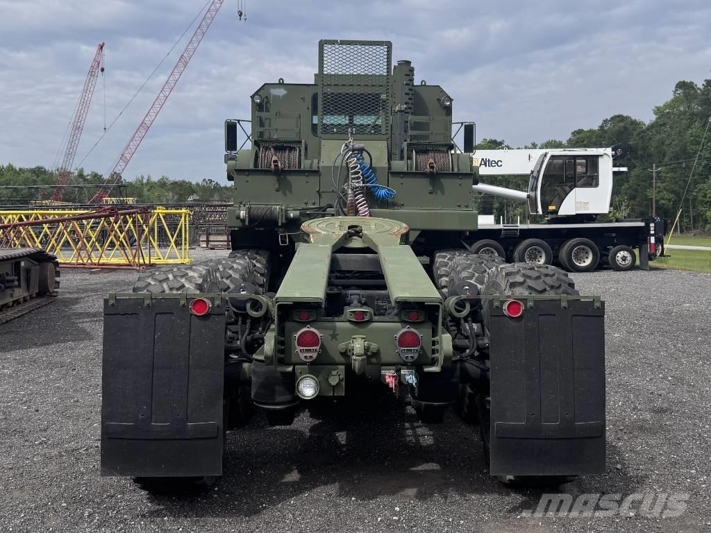 Oshkosh M1070 Prime Movers