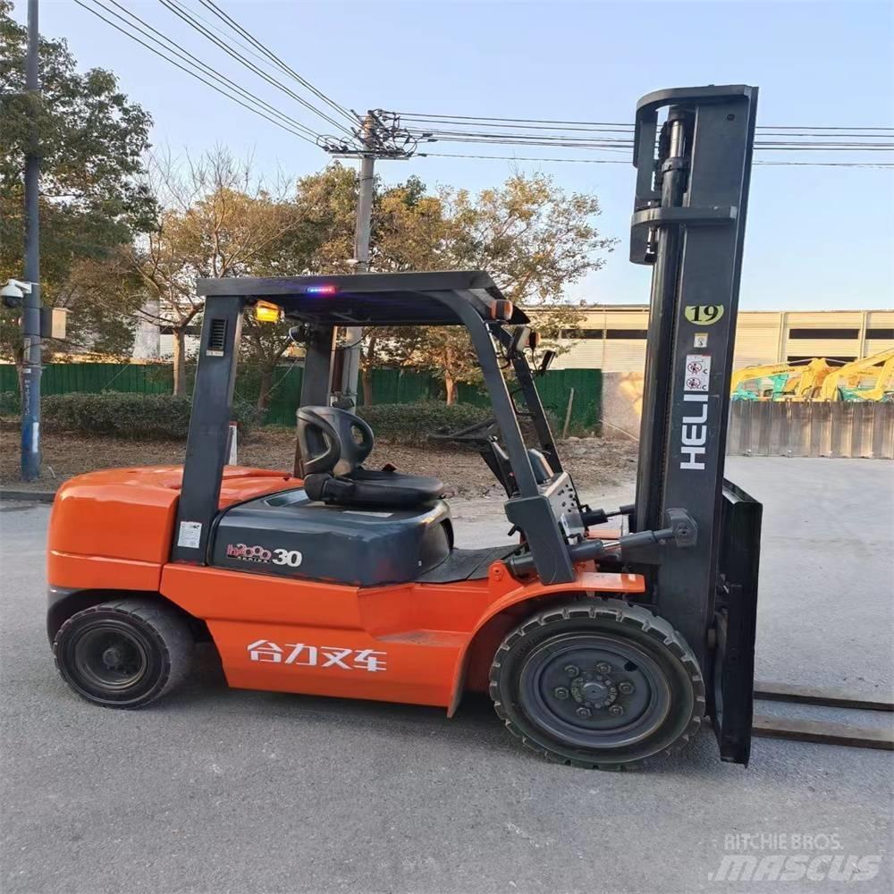 Heli CPC 30 Diesel trucks