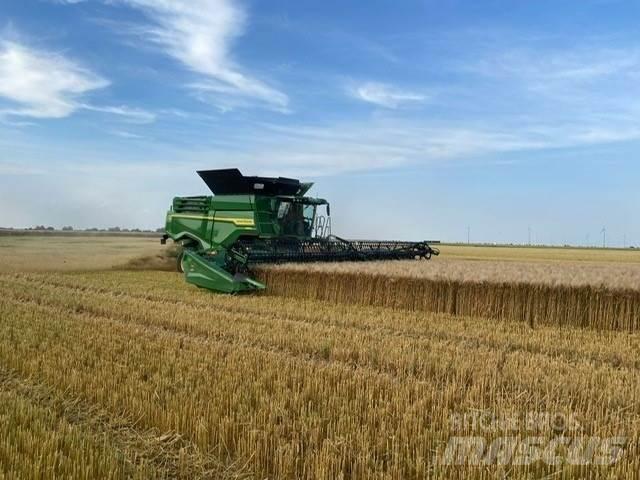 John Deere X9-1100 Combine harvesters