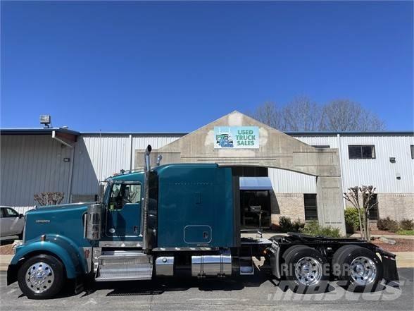 Kenworth W900L Prime Movers
