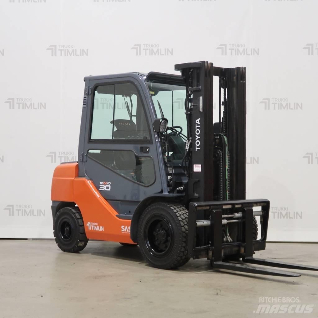 Toyota 02-8FDF30 Diesel trucks