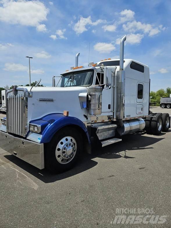 Kenworth W900 Prime Movers