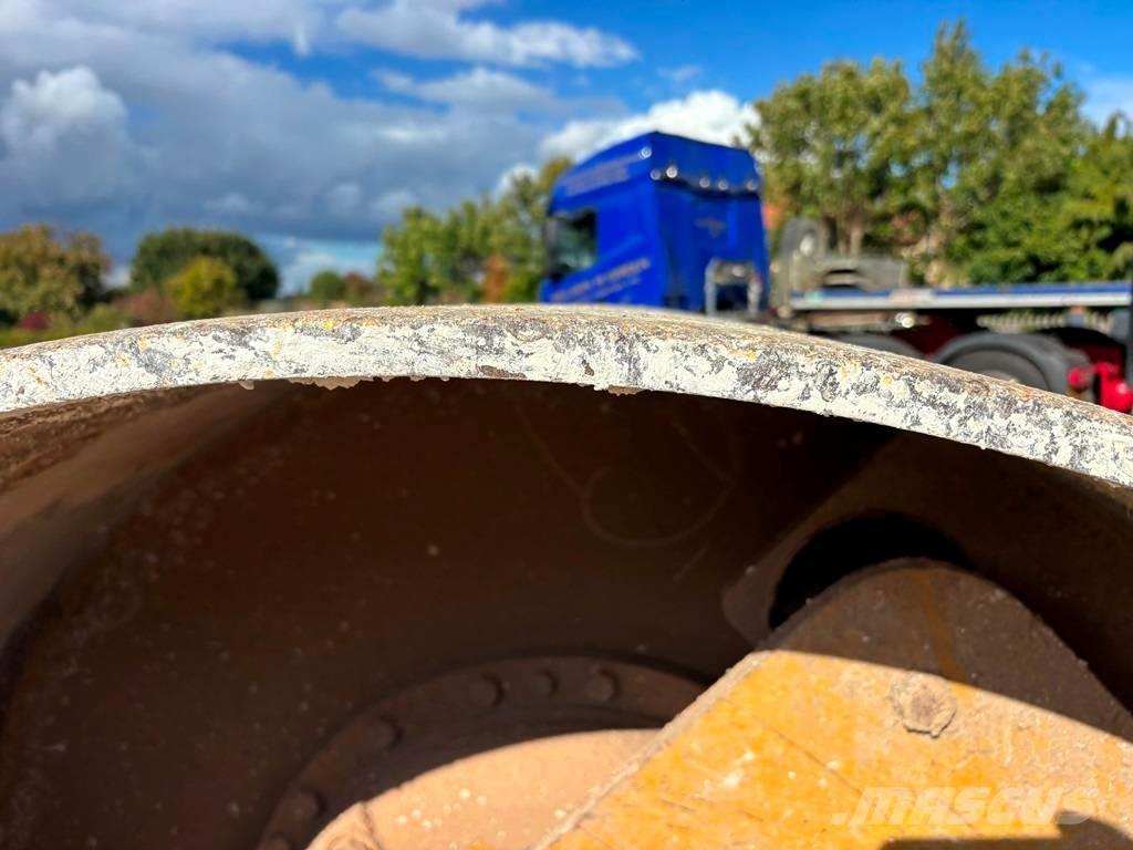 CAT CS 64 B Single drum rollers