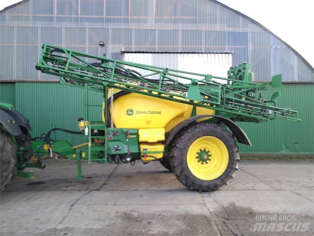 John Deere 740i Trailed sprayers