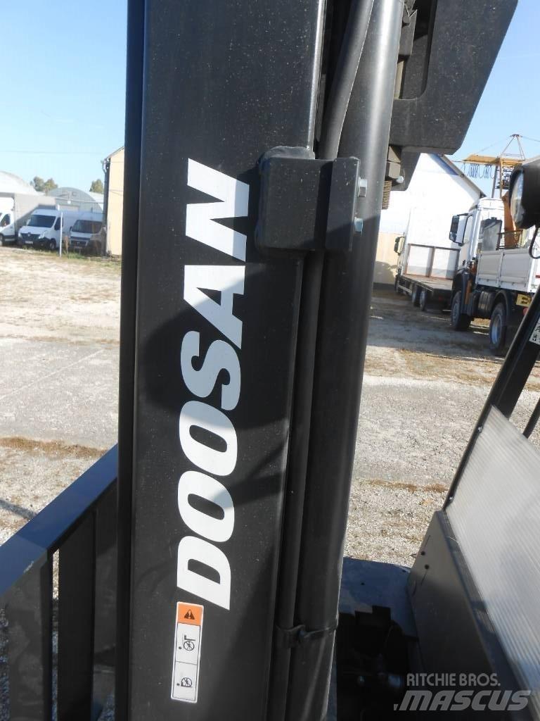 Doosan D50 SC-09 Diesel trucks