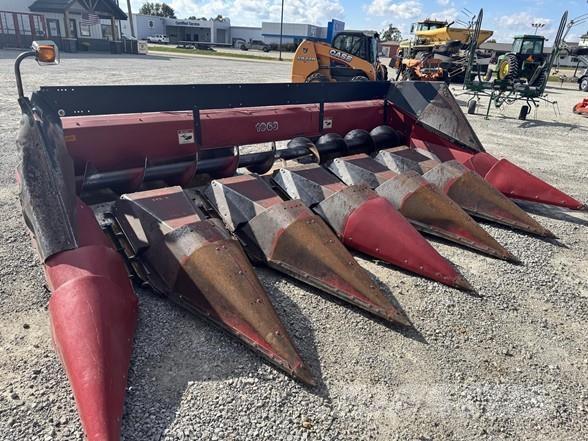 Case IH 1063 Combine harvester heads