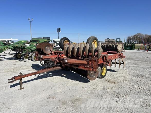 Kewanee 1020 Disc harrows