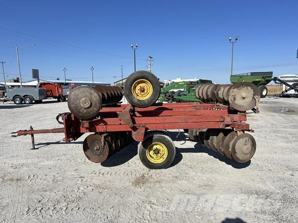 Kewanee 1020 Disc harrows