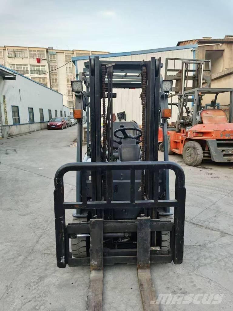 Toyota 2t Diesel trucks