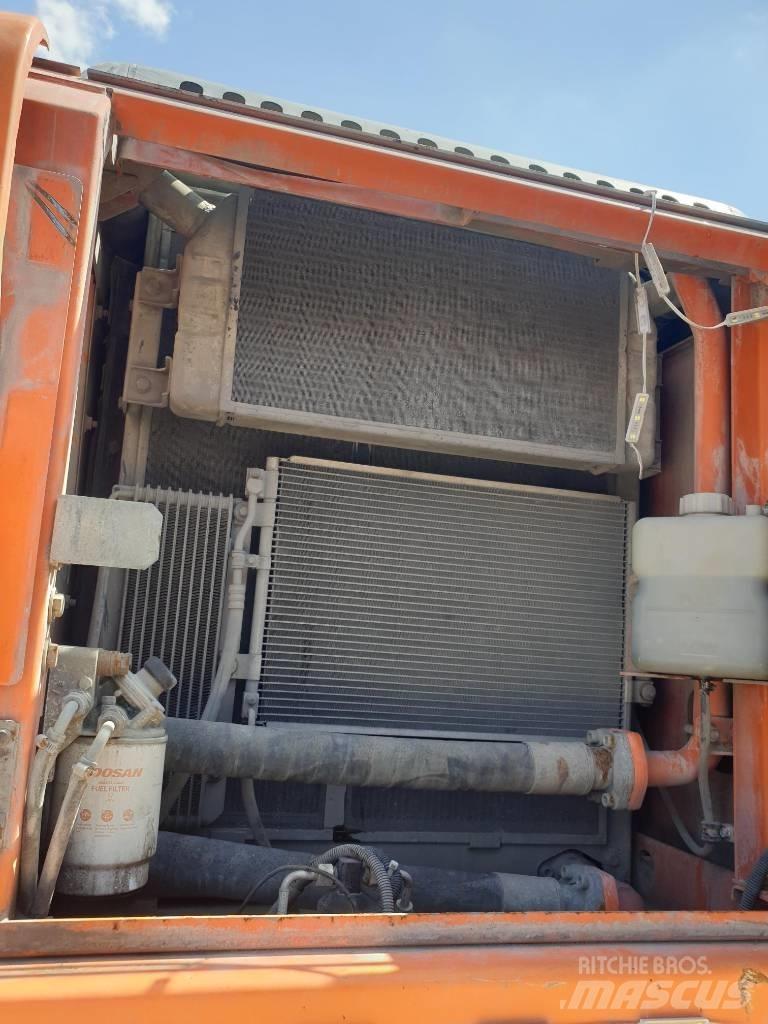 Doosan DX210WA Wheeled excavators