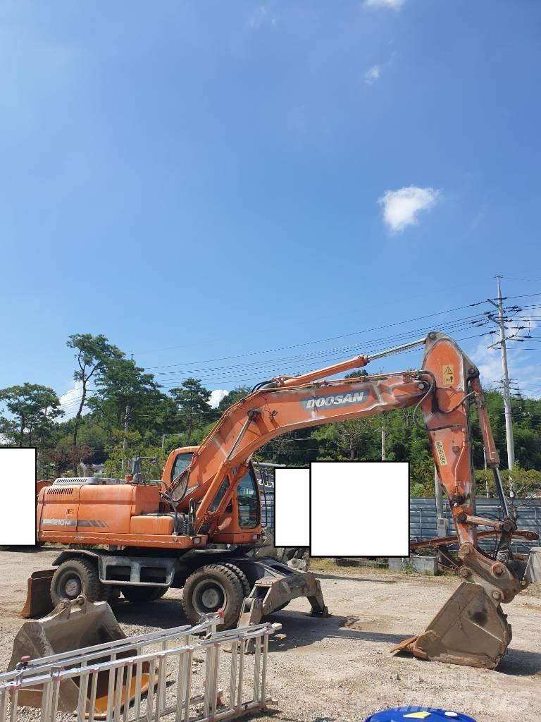 Doosan DX210WA Wheeled excavators