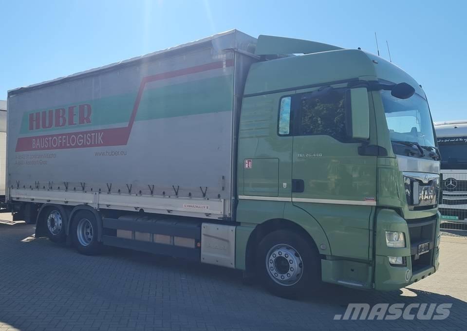 MAN 26.440 / 7.4m / LIFT Curtain sider trucks