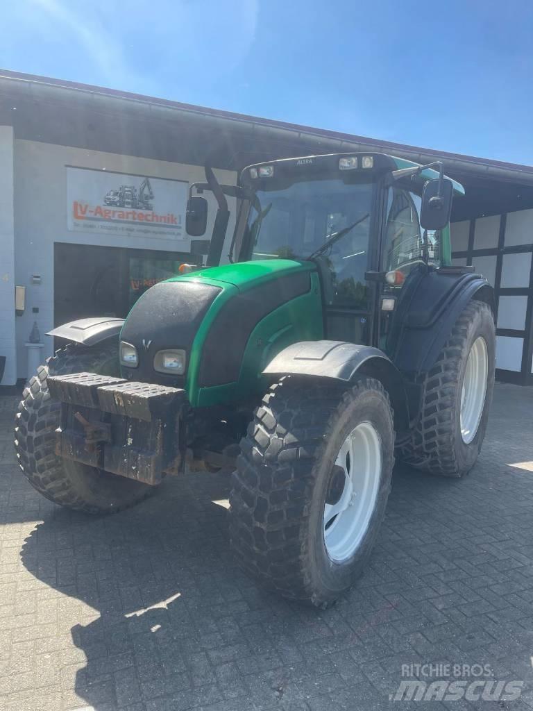 Valtra N 141 Tractors