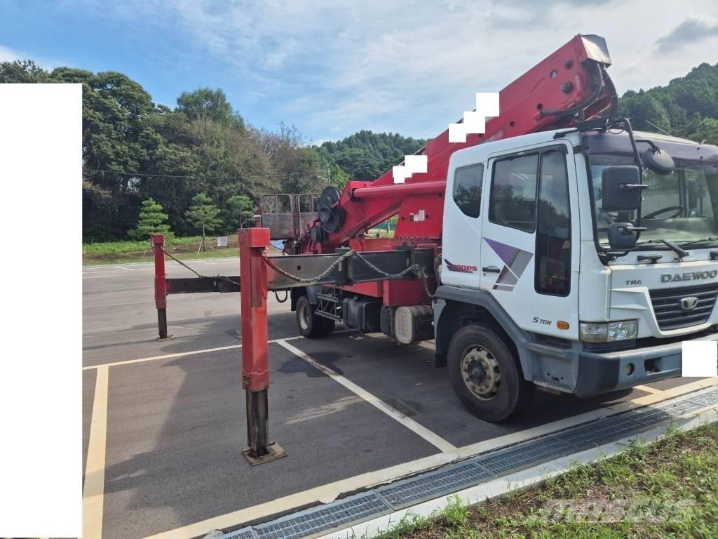 Horyong SKY450 Truck mounted platforms