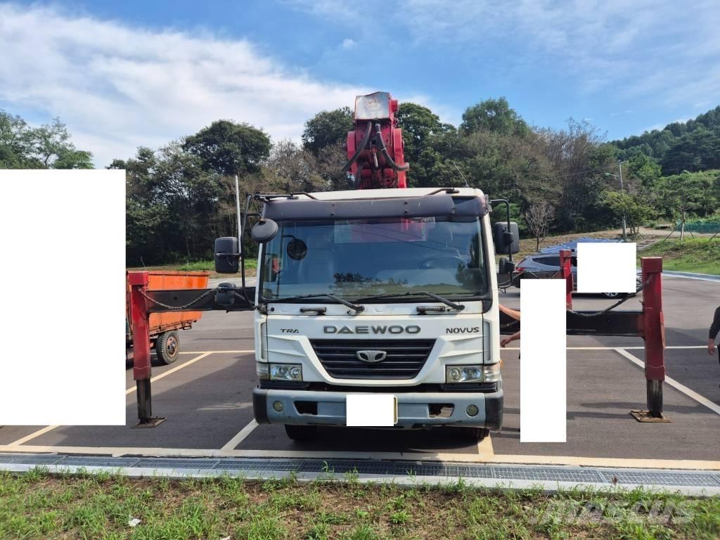 Horyong SKY450 Truck mounted platforms