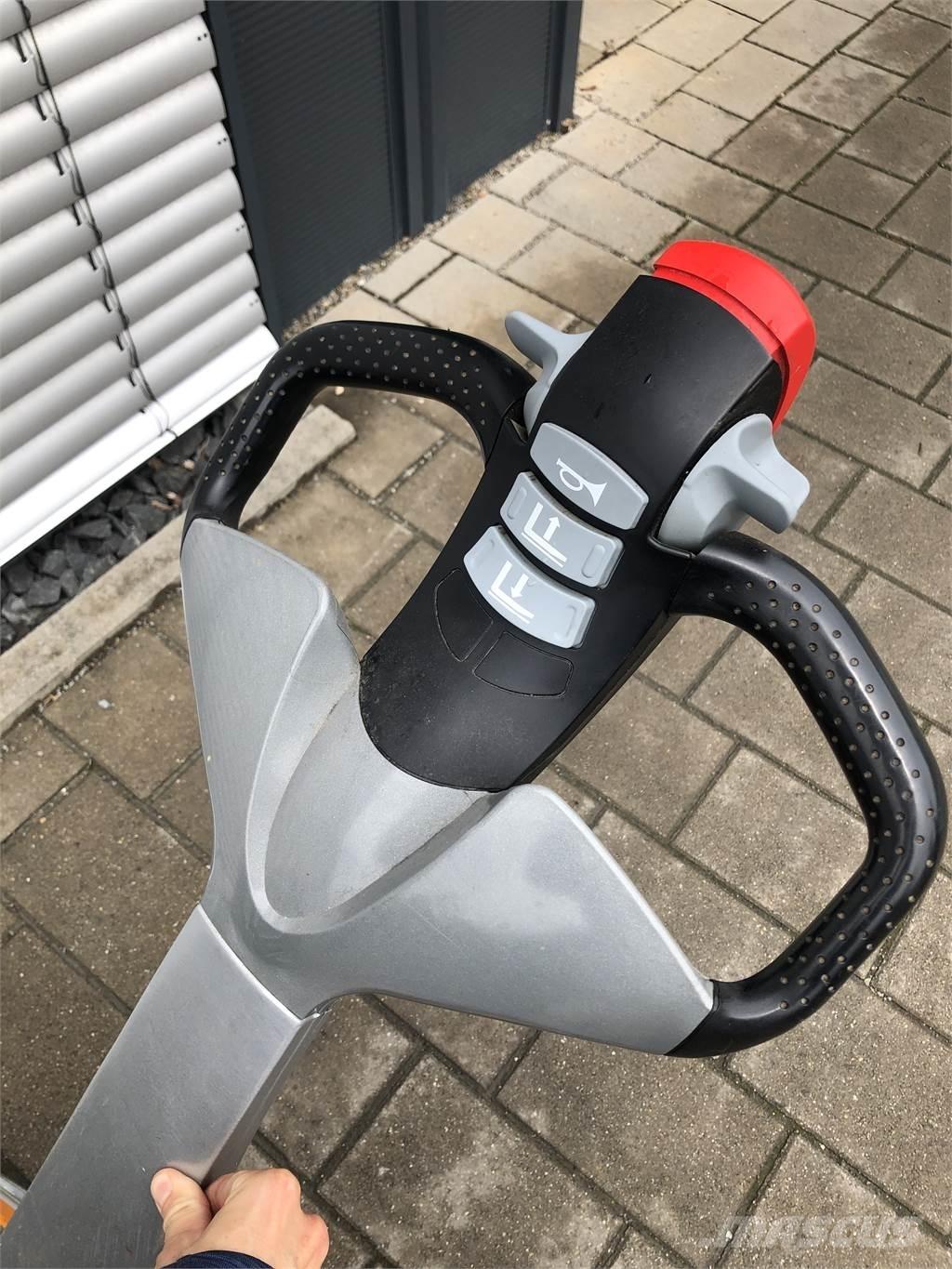 Still EXU16 Pedestrian stacker