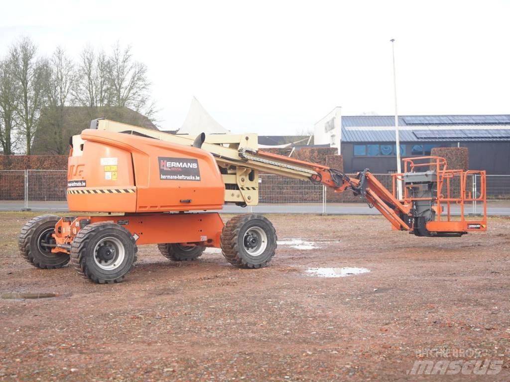 JLG 520 AJ Articulated boom lifts