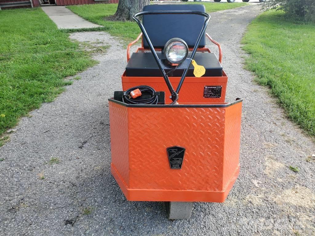 Taylor-Dunn SS536 Tow truck