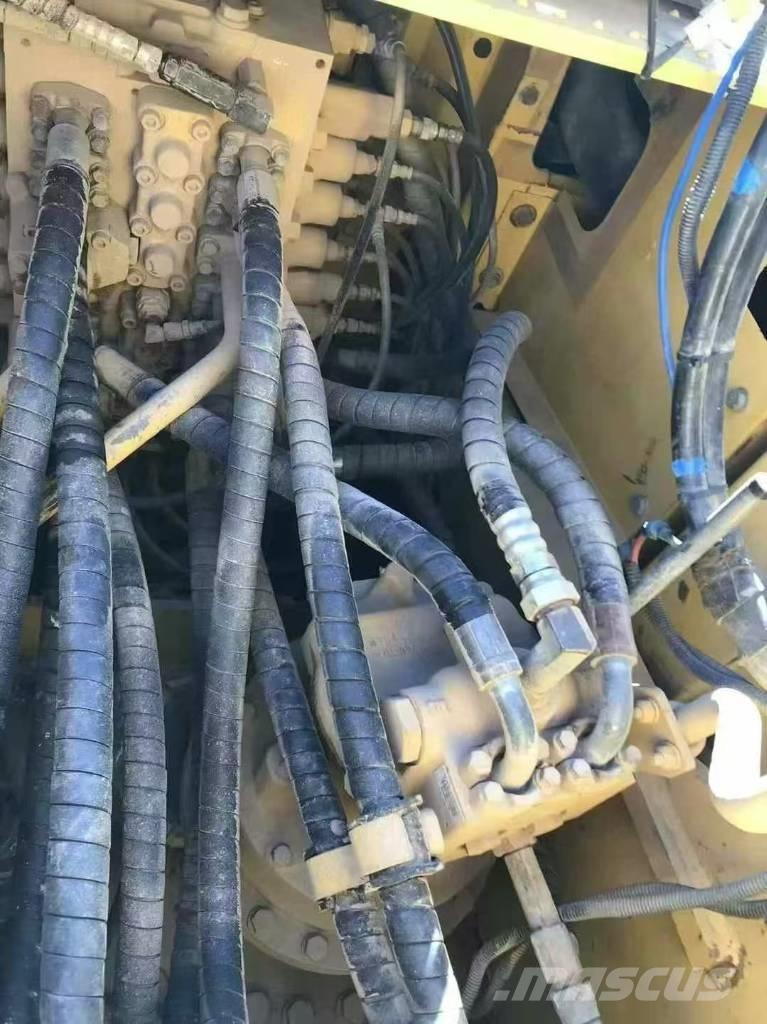 Komatsu PC 210 Crawler excavators