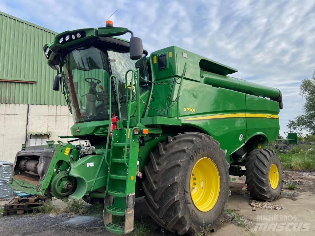John Deere S770 Combine harvesters