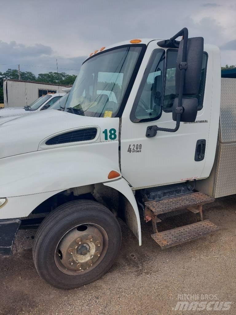 International 4200 Tipper trucks