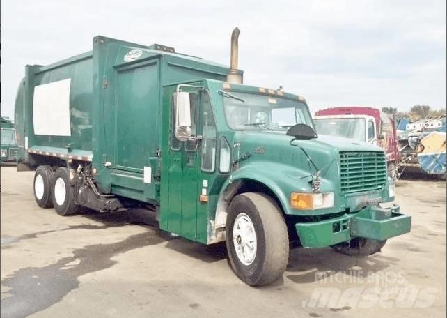International 4900 Waste trucks