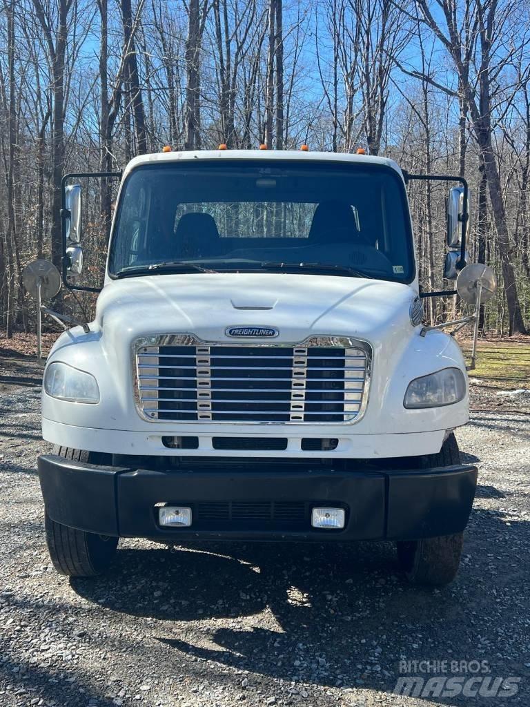 Freightliner M2106 Prime Movers