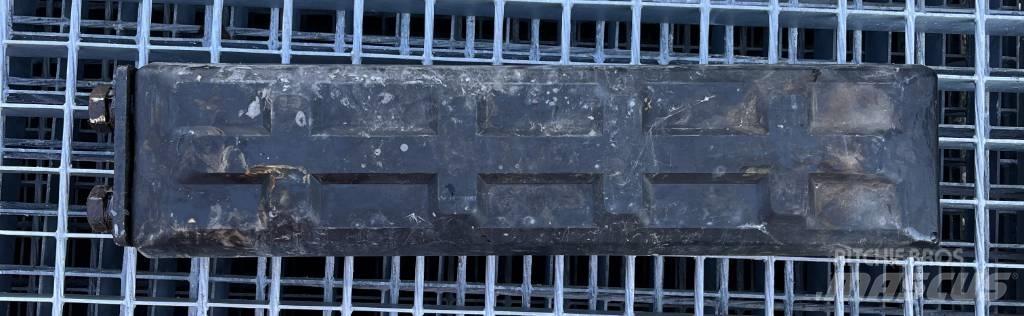  TXD 400HD Tracks, chains and undercarriage
