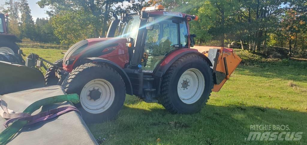 Valtra N114HT5 Tractors