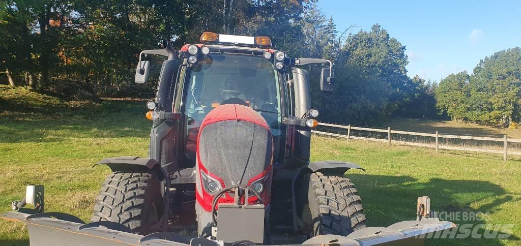 Valtra N114HT5 Tractors