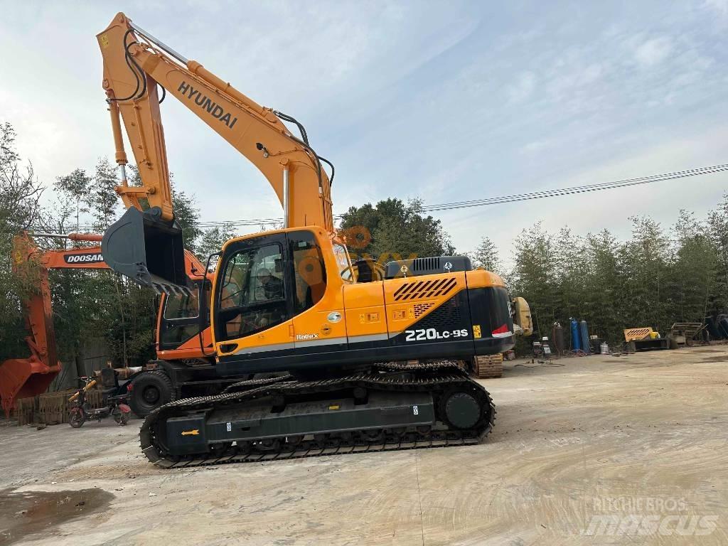 Hyundai R220 Crawler excavators