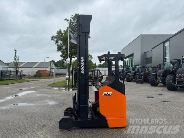 Doosan BR 25 JW-9 Reach truck