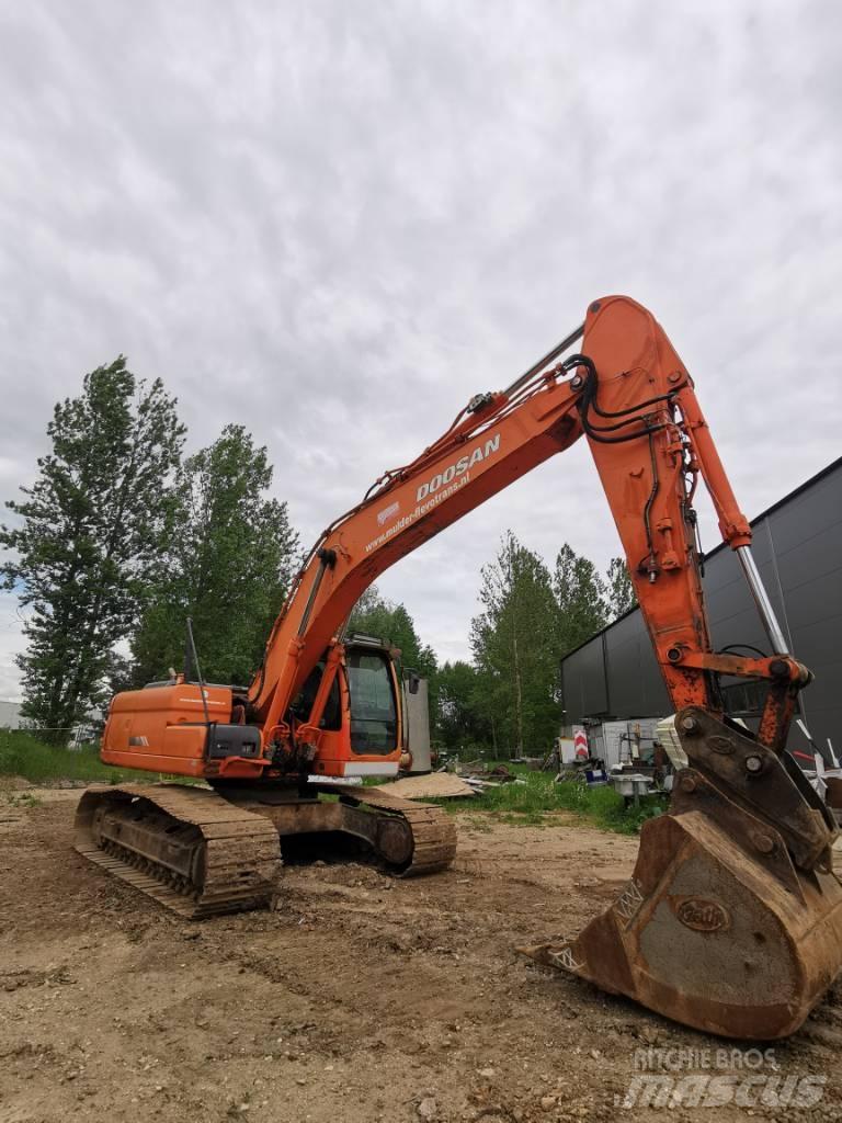 Doosan DX 225 LC Crawler excavators