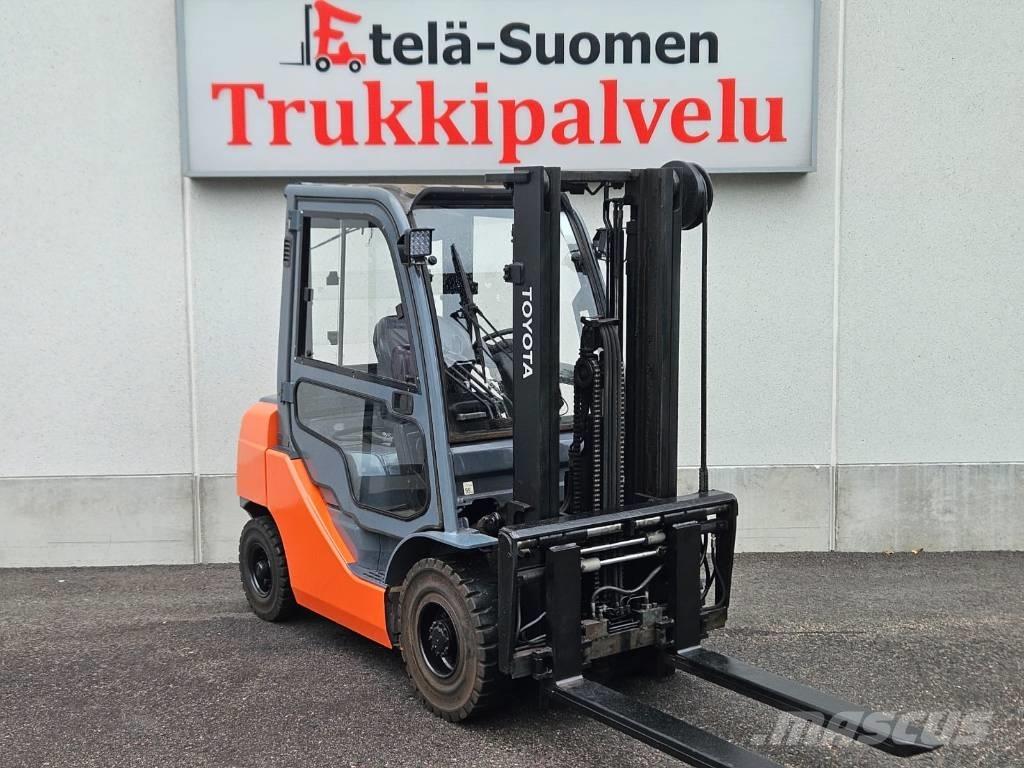 Toyota 02-8 FDF 25 Diesel trucks