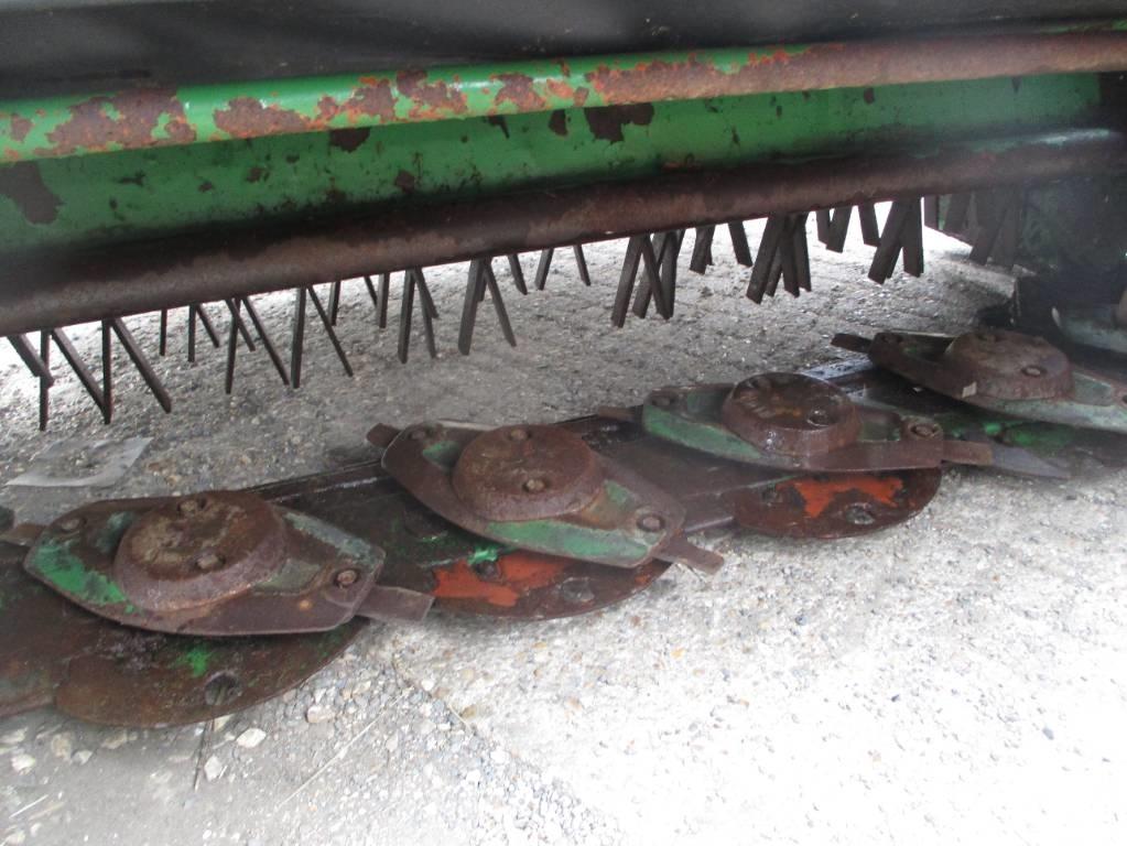 John Deere 324 A Mower-conditioners