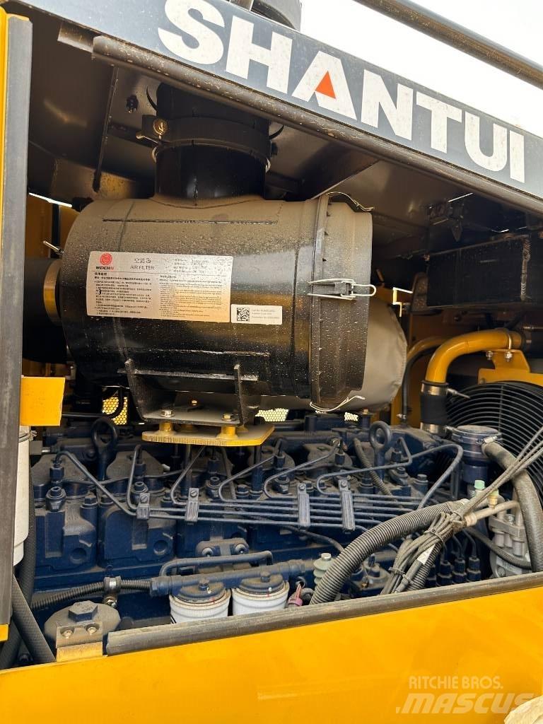 Shantui DH13 Crawler dozers