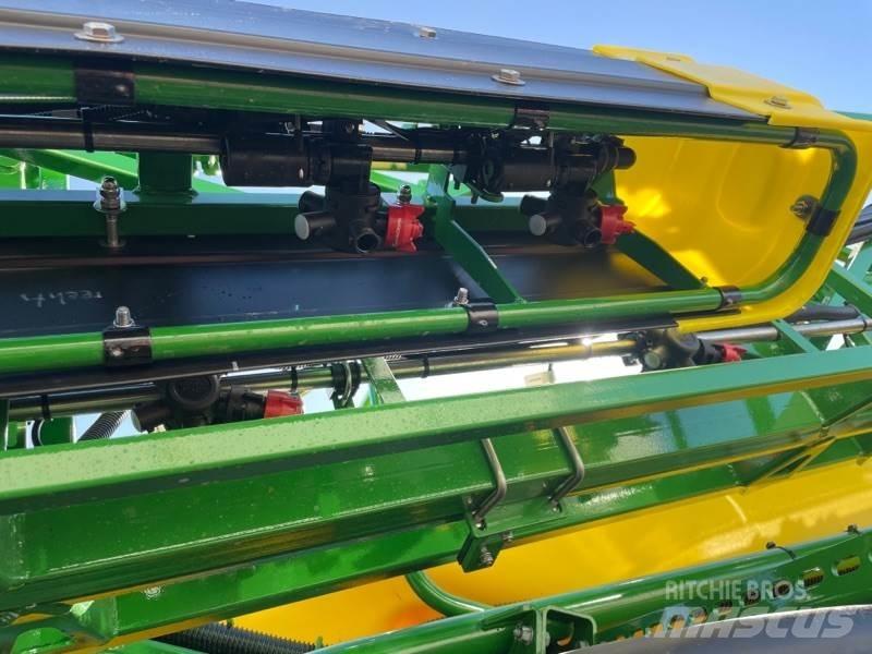 John Deere R952i Trailed sprayers