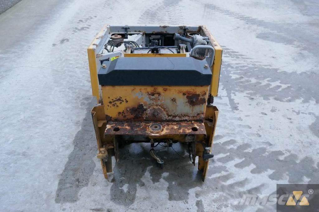 CAT 220-2800 Cabins and interior