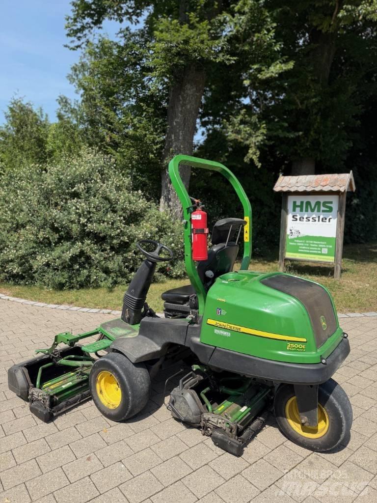 John Deere 2500 E Greens mowers