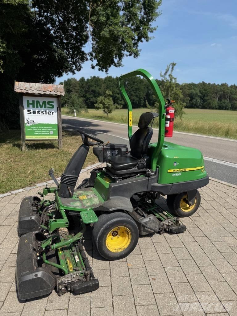 John Deere 2500 E Greens mowers