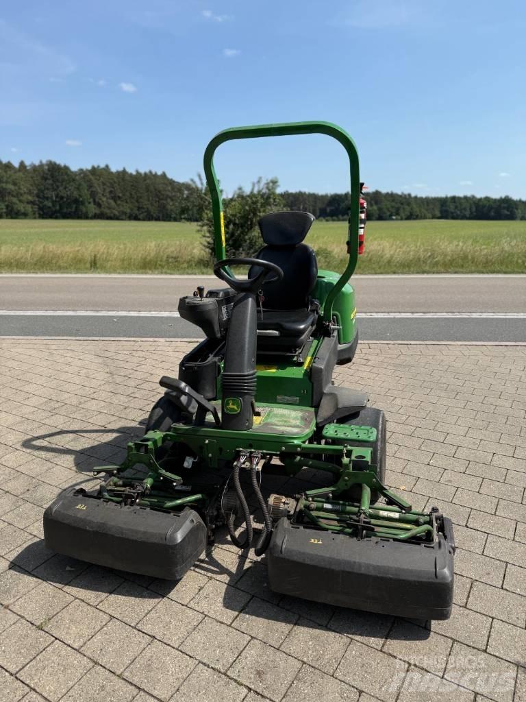 John Deere 2500 E Greens mowers
