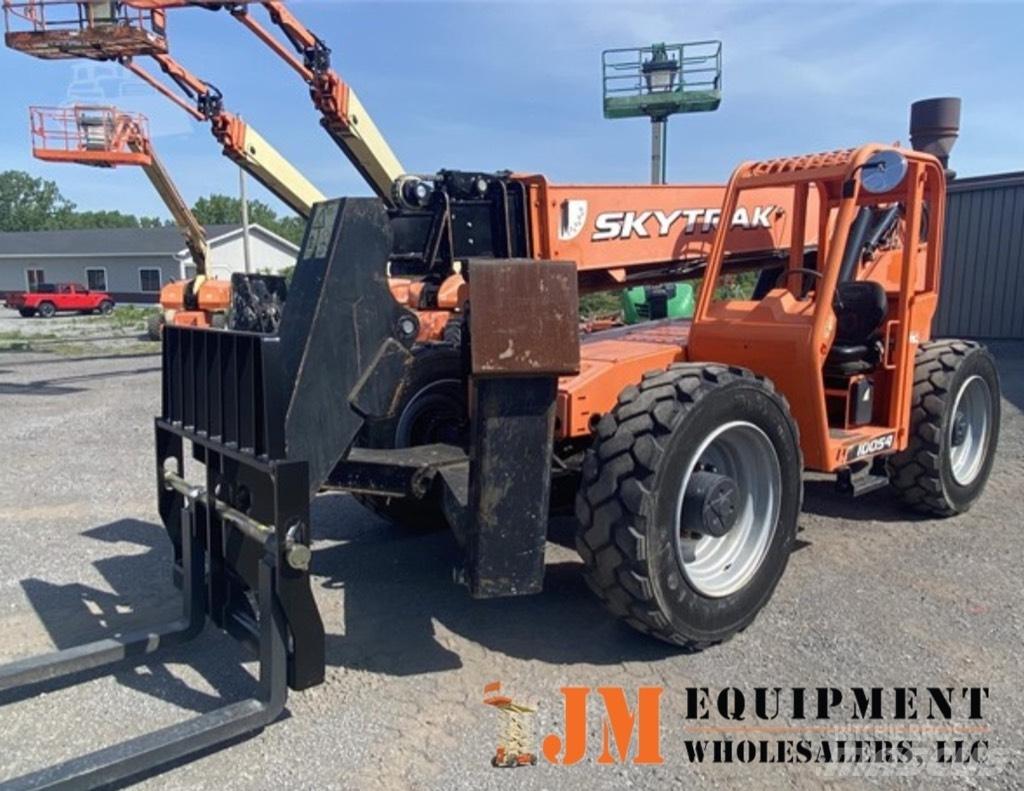 SkyTrak 10054 Telescopic handlers