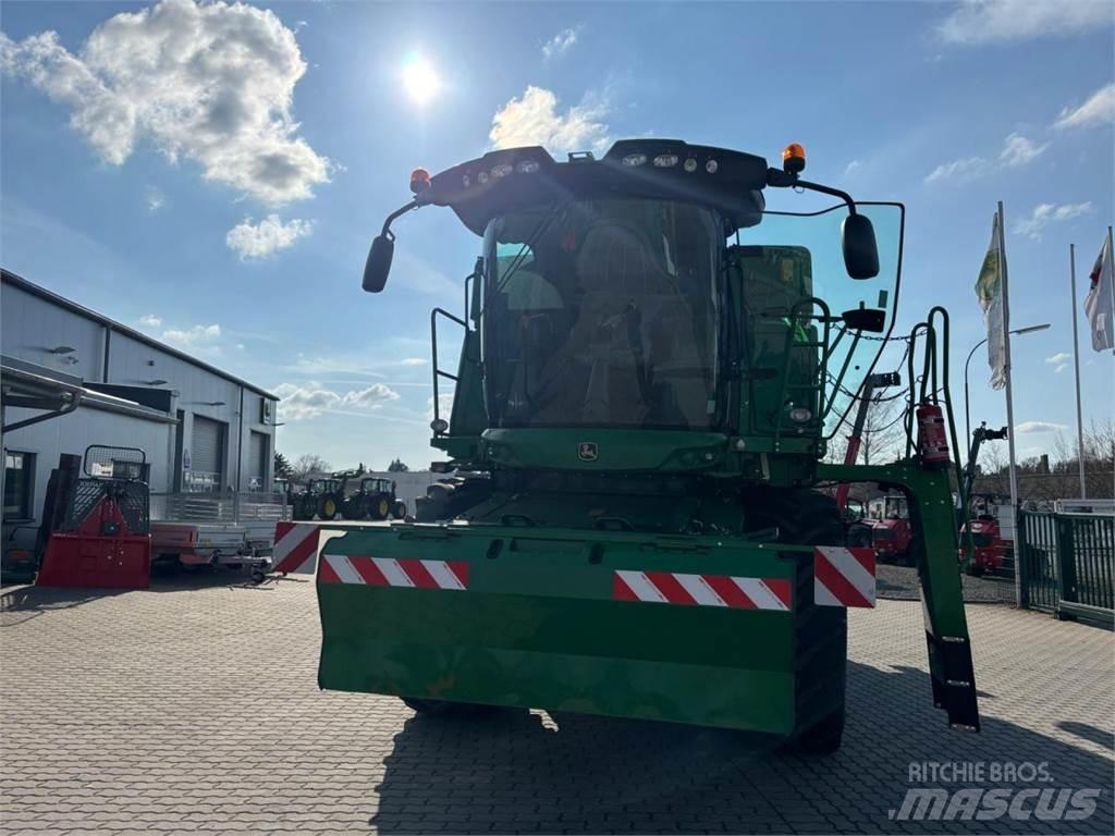John Deere T550 Combine harvesters