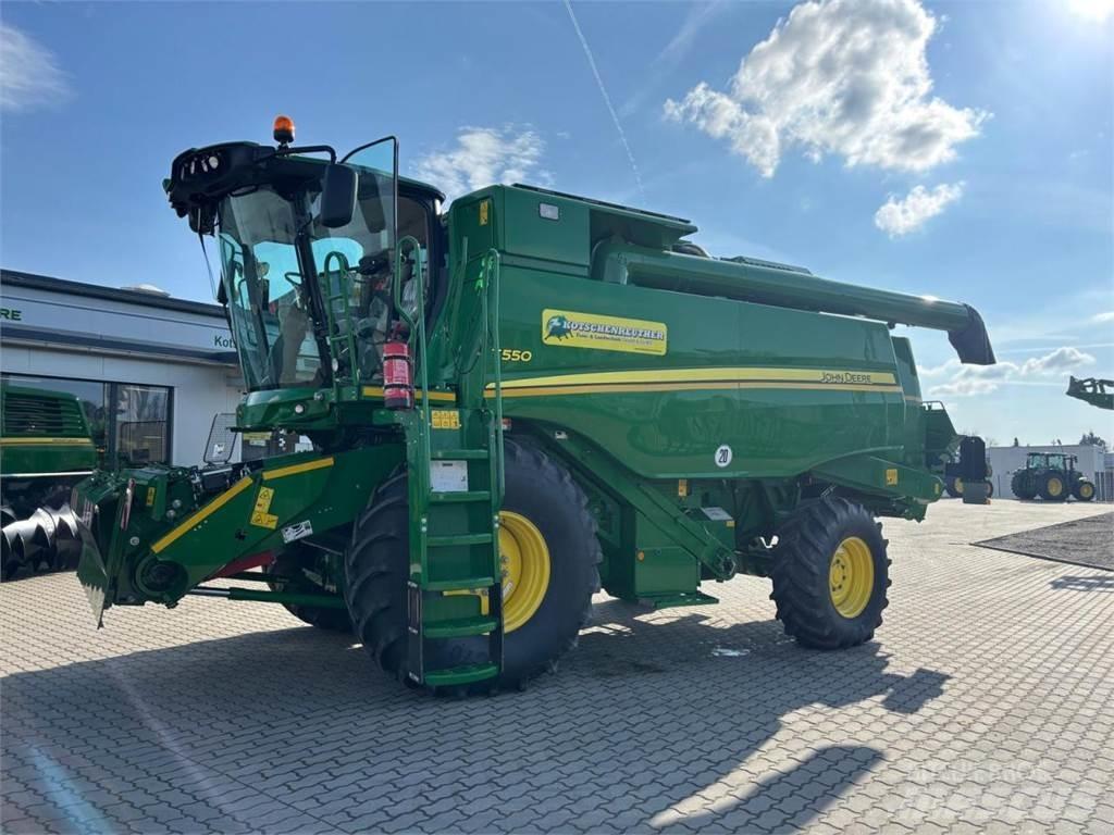 John Deere T550 Combine harvesters